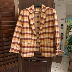Finely crafted unlined Blazer, turn back cuffs